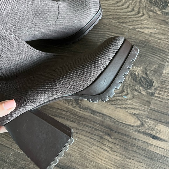 Chocolate brown ribbed platform sock booties - Picture 2 of 4